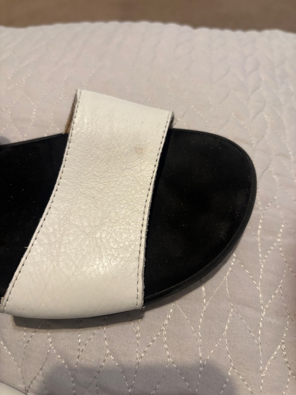 Women's Gucci White and Black Comfort Sandals - Picture 5 of 6